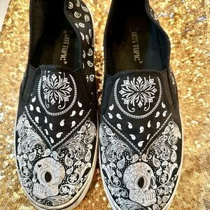 Hot Topic Skull Bandana Print Slip-On Sneakers — Size 10
